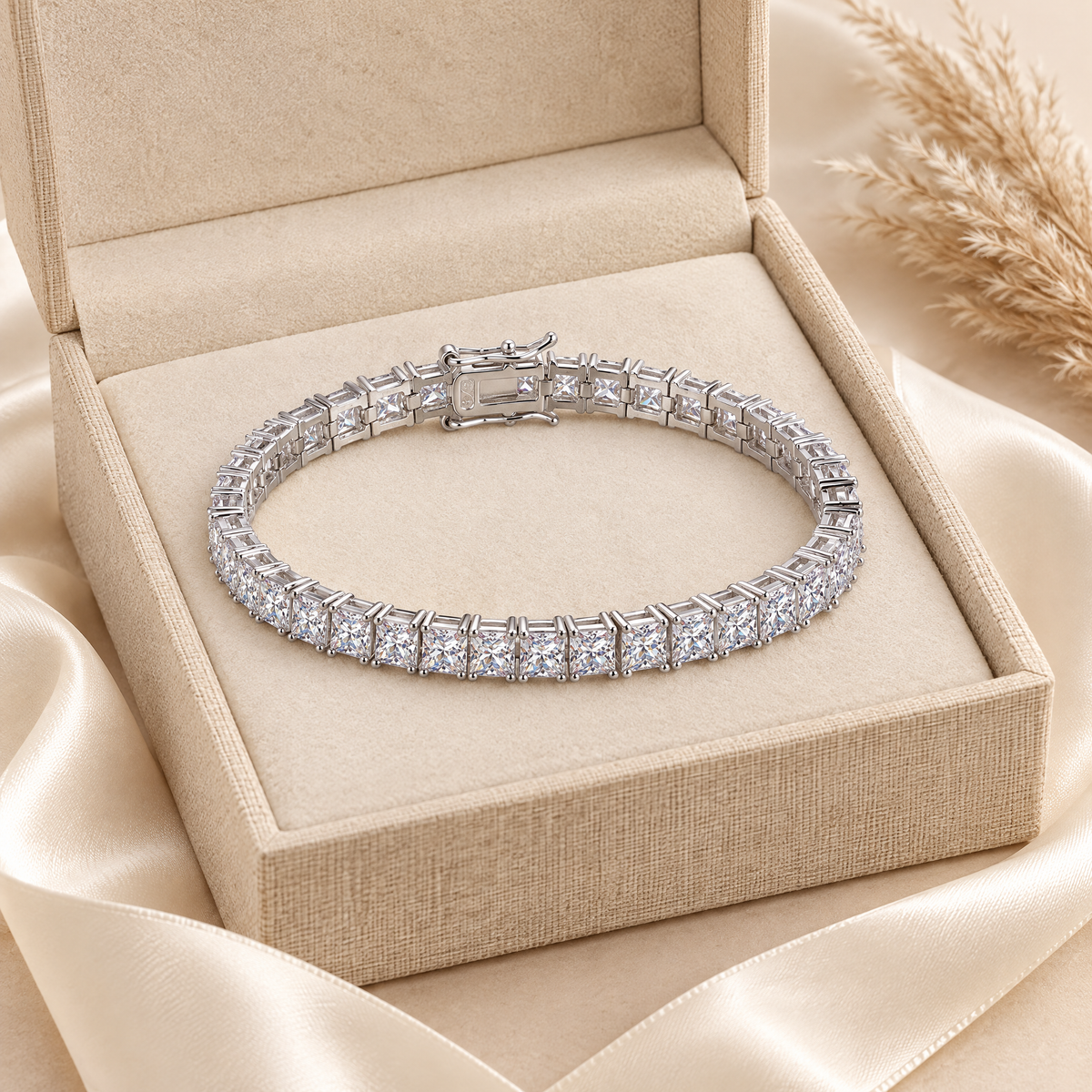 Carré Princess-Cut Moissanite Tennis Bracelet, presented in a box