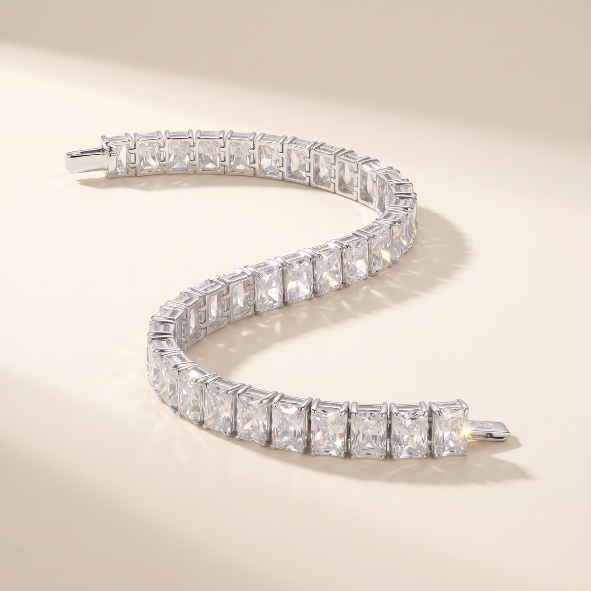 Éclat Radiant-Cut Moissanite Tennis Bracelet