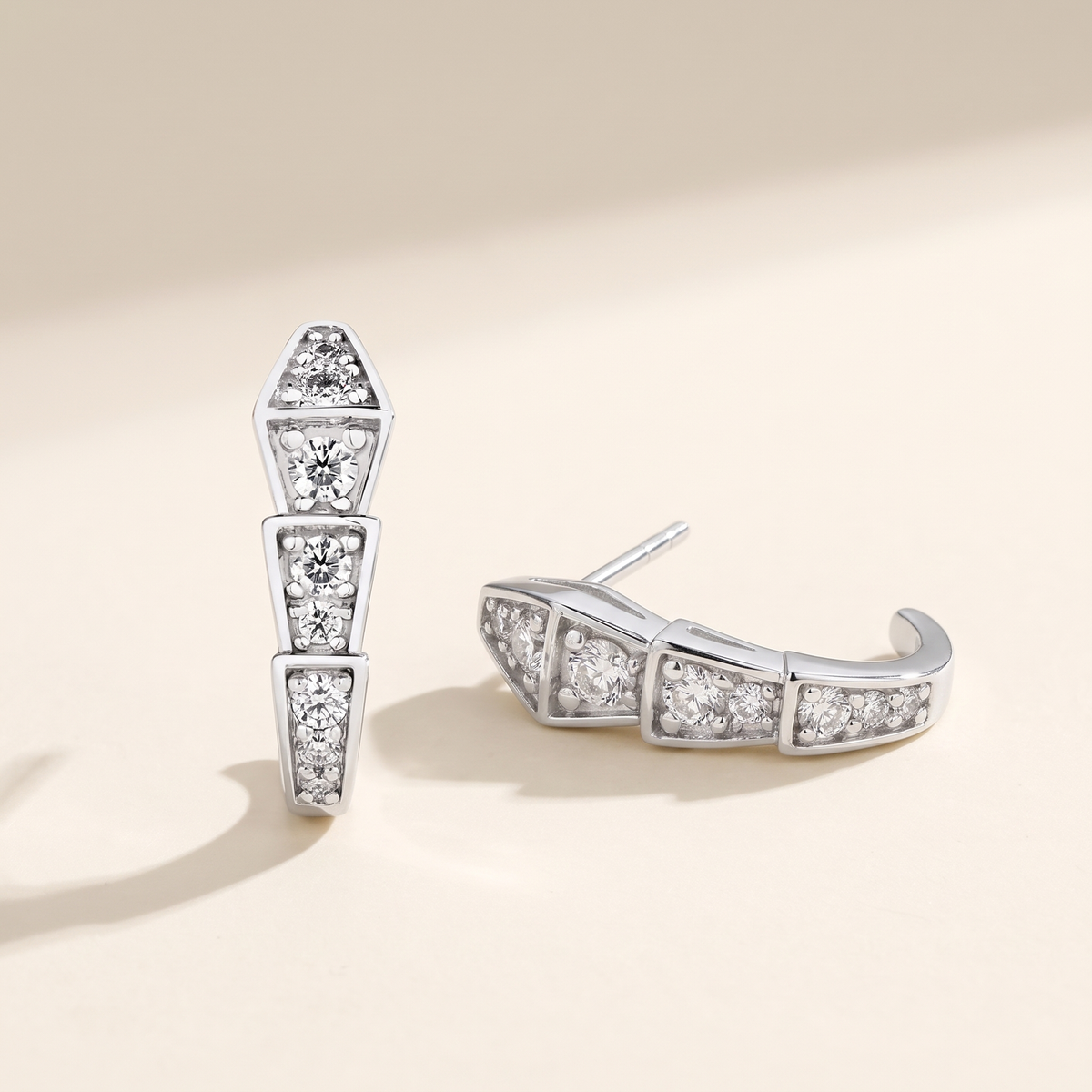 Ève Moissanite Geometric Snake Studs in White Gold