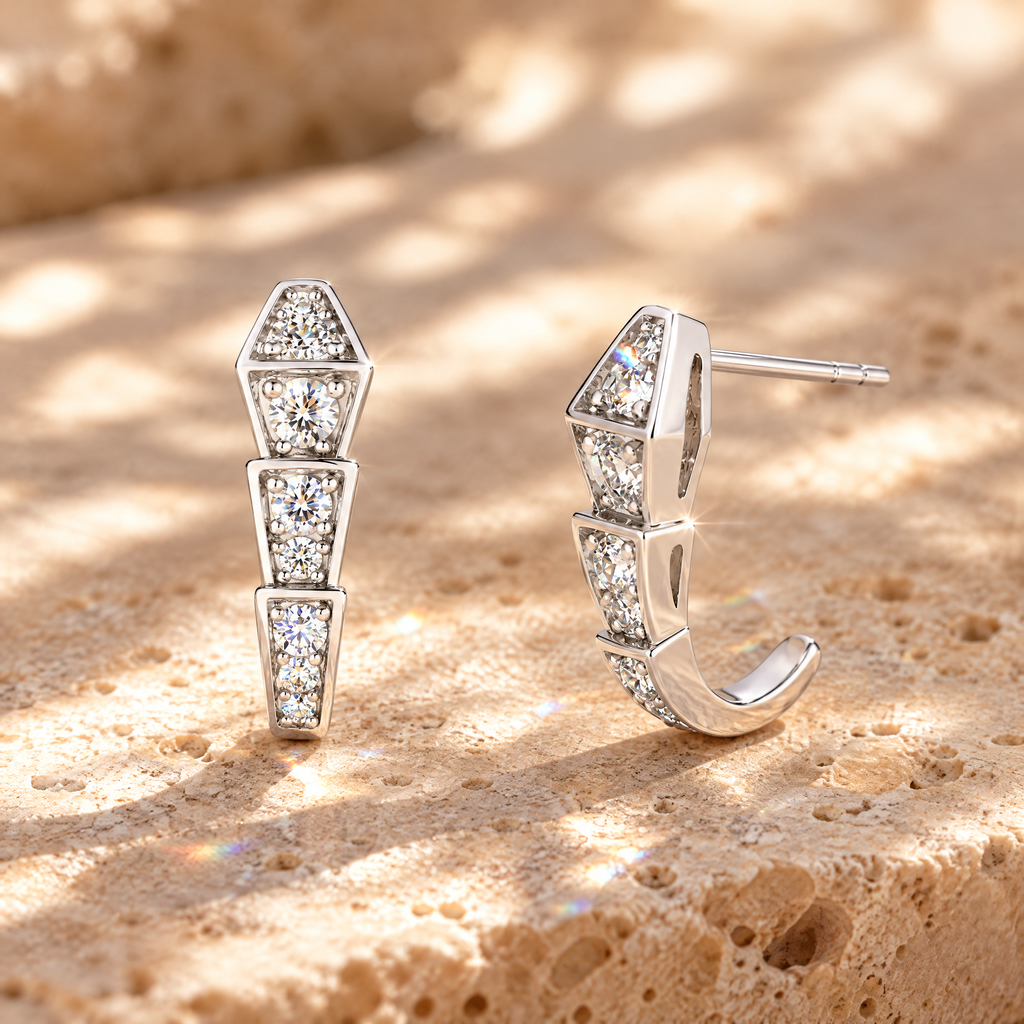 Ève Moissanite Geometric Snake Studs, close-up detail