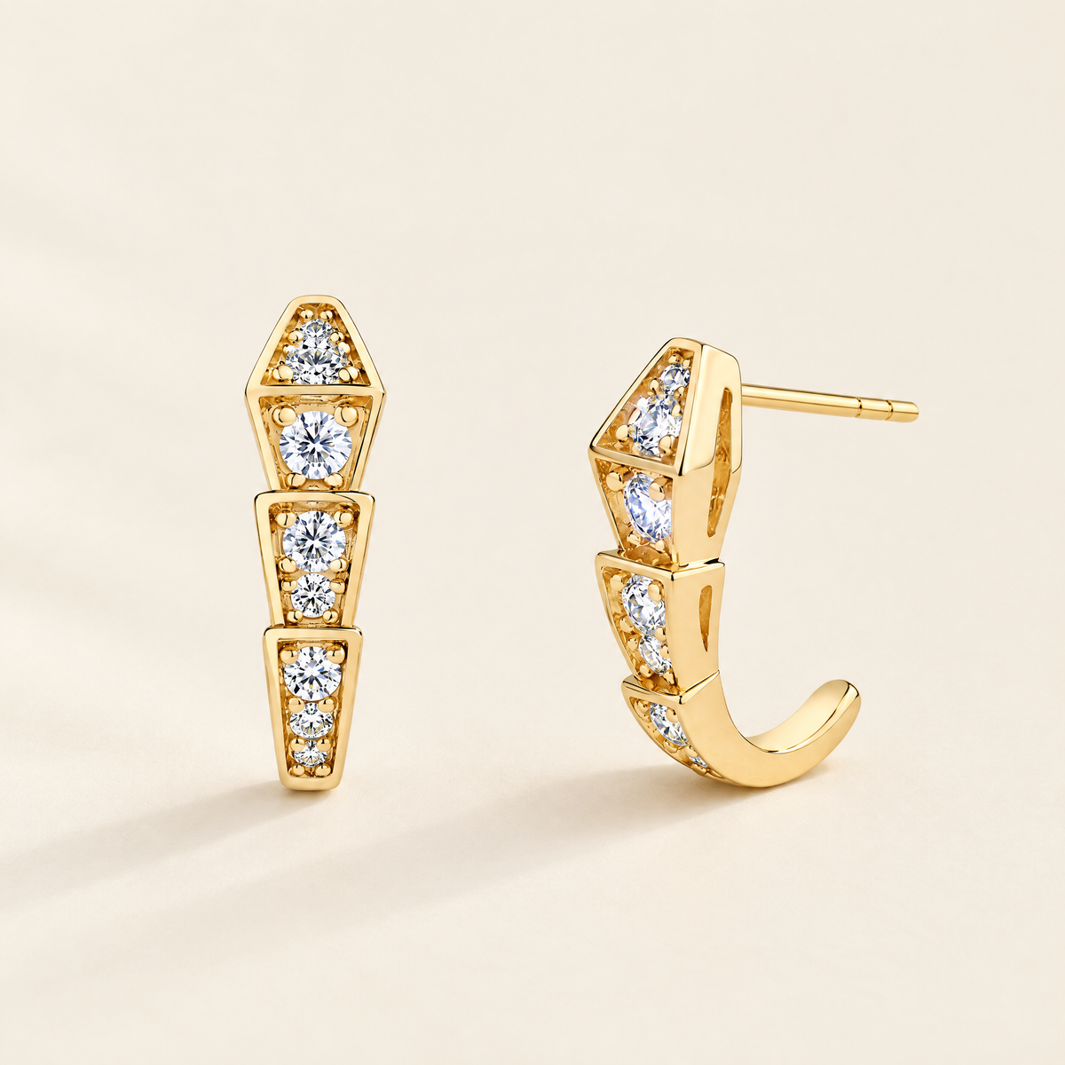 Ève Moissanite Geometric Snake Studs in Yellow Gold
