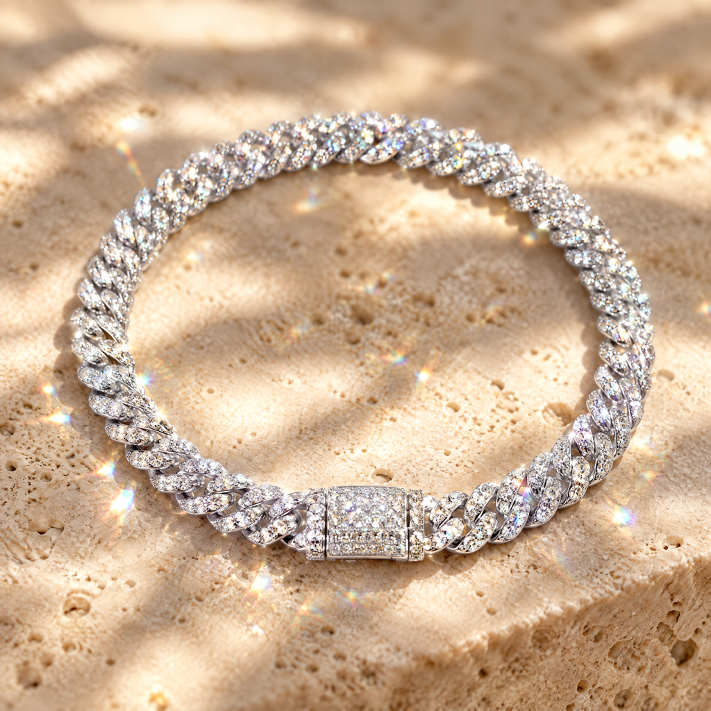 Havane Moissanite Cuban Link Bracelet, close-up detail
