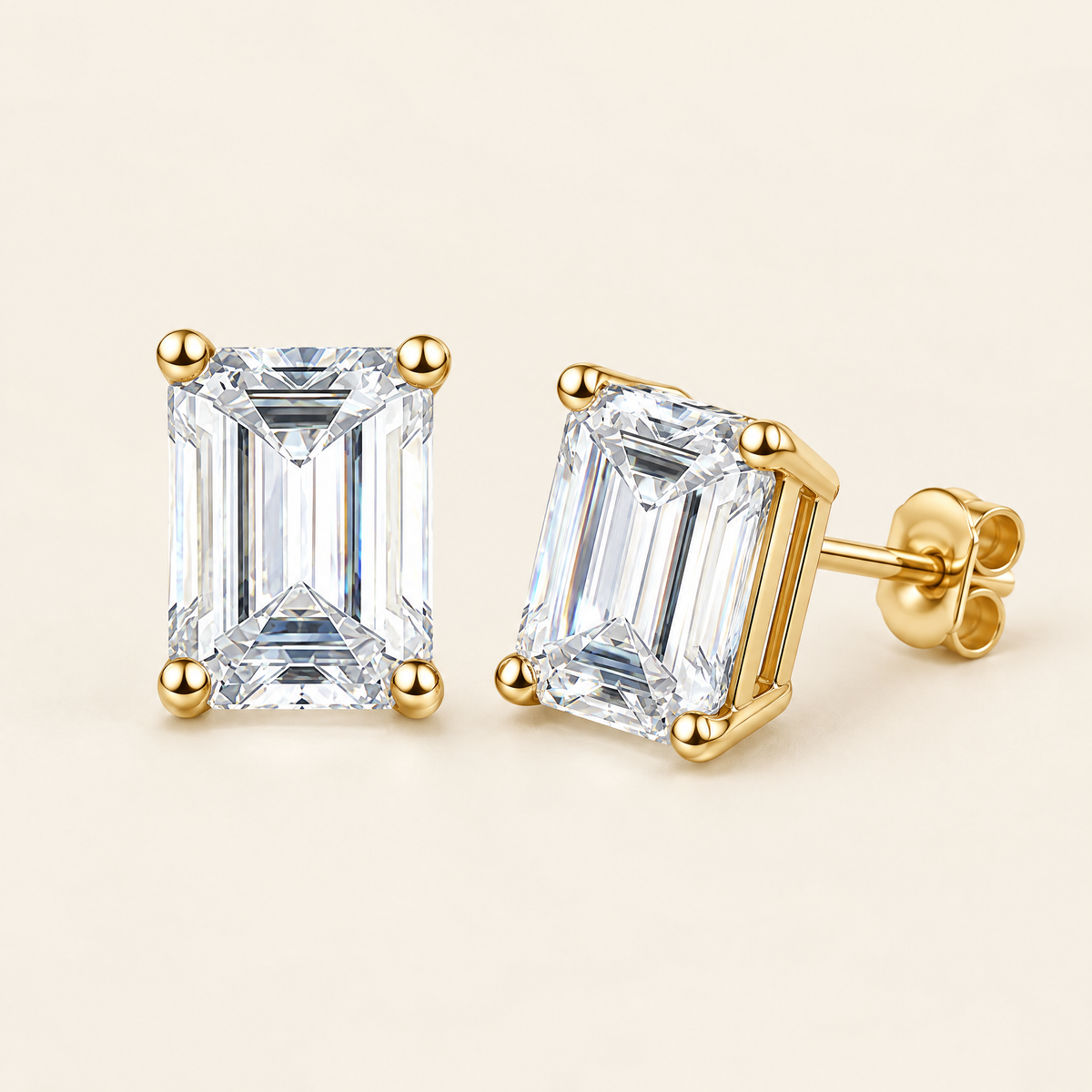 Joséphine Emerald-Cut Moissanite Studs in Yellow Gold