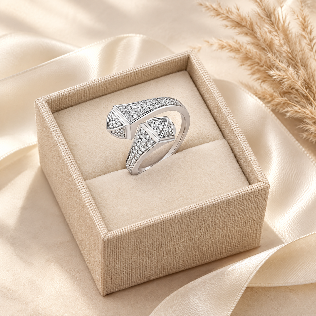 Médée Moissanite Double Snake Head Ring, presented in a box