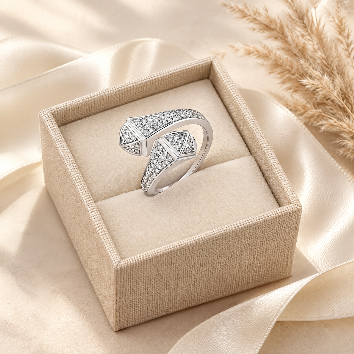 Médée Moissanite Double Snake Head Ring, presented in a box