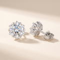 Pâquerette Moissanite Heart-Prong Studs in White Gold