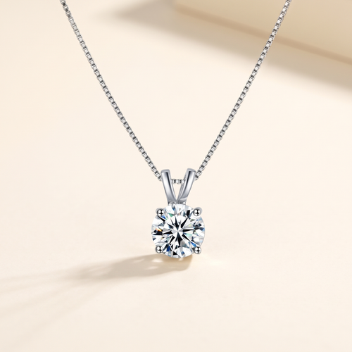 Véga Moissanite Solitaire Necklace in White Gold